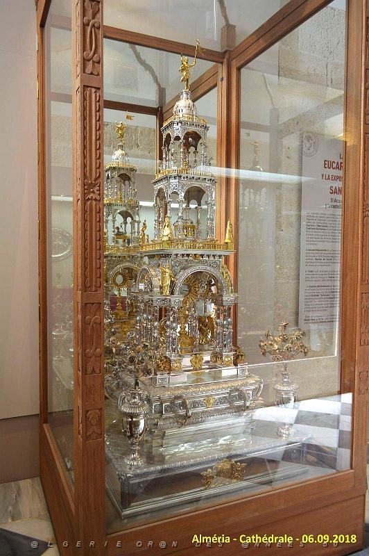 28 LA CATHEDRALE ET LE FORTERESSE DE L INCARNATION (106).JPG